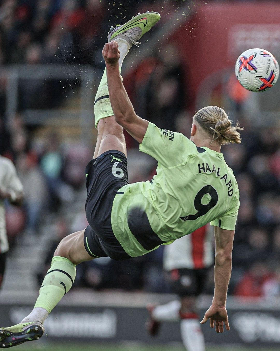 Why Haaland is the best striker in the world, why he is so special?